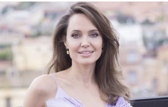 Анджелина Джоли спровоцировала слухи о воссоединении с первым мужем