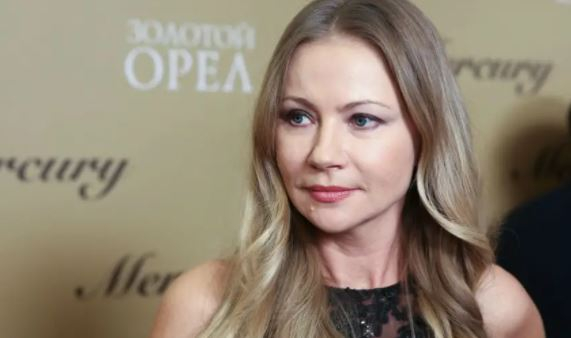 Актриса Миронова ответила на слухи о расставании с молодым мужем