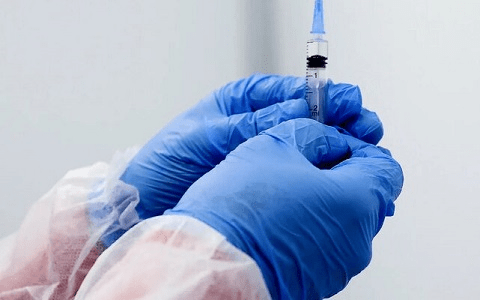 Инфекционист назвал последствия частой повторной вакцинации от COVID-19