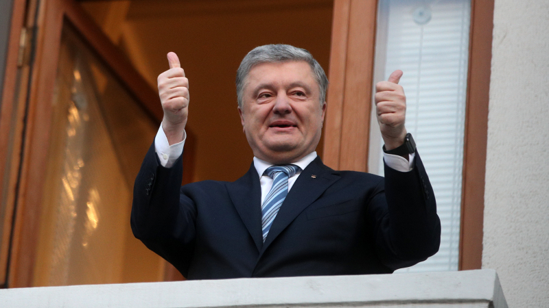 Порошенко покинул Украину вскоре после попытки предъявить ему обвинения