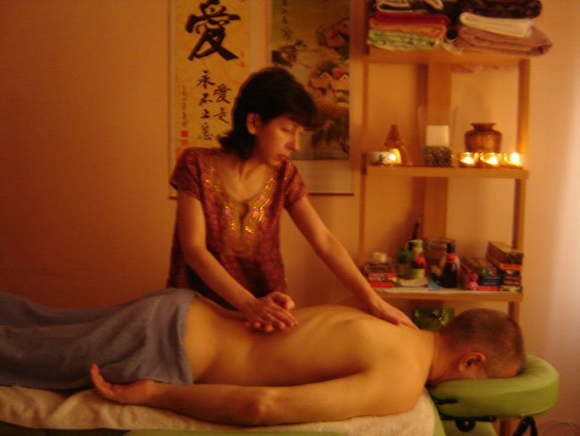 Что такое аюрведический массаж и его основные виды