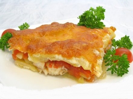 Рыба с картофелем, запеченные под майонезом