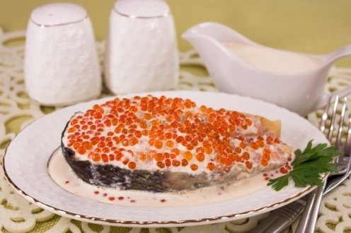 Семга в сливочно-икорном соусе