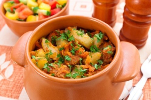 Горшочки с мясом и картофелем