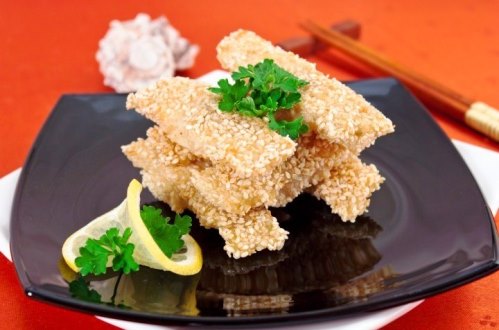 Рыба, жаренная в кунжуте