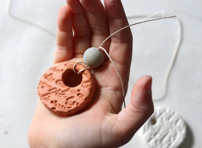 Уход за аромамедальоном