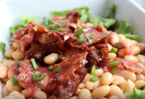 Консервированная фасоль с беконом