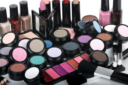 На что обращают внимание, когда выбирают декоративную косметику?