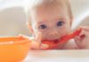 Как научить ребенка есть ложкой и в каком возрасте следует начинать?