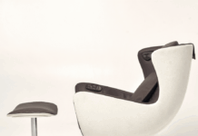 Массажные кресла в витринах и фасадах: комфорт как инструмент привлечения