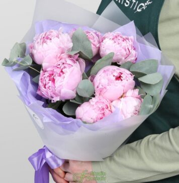 Букет пионов с доставкой: преимущества и как выбрать сервис